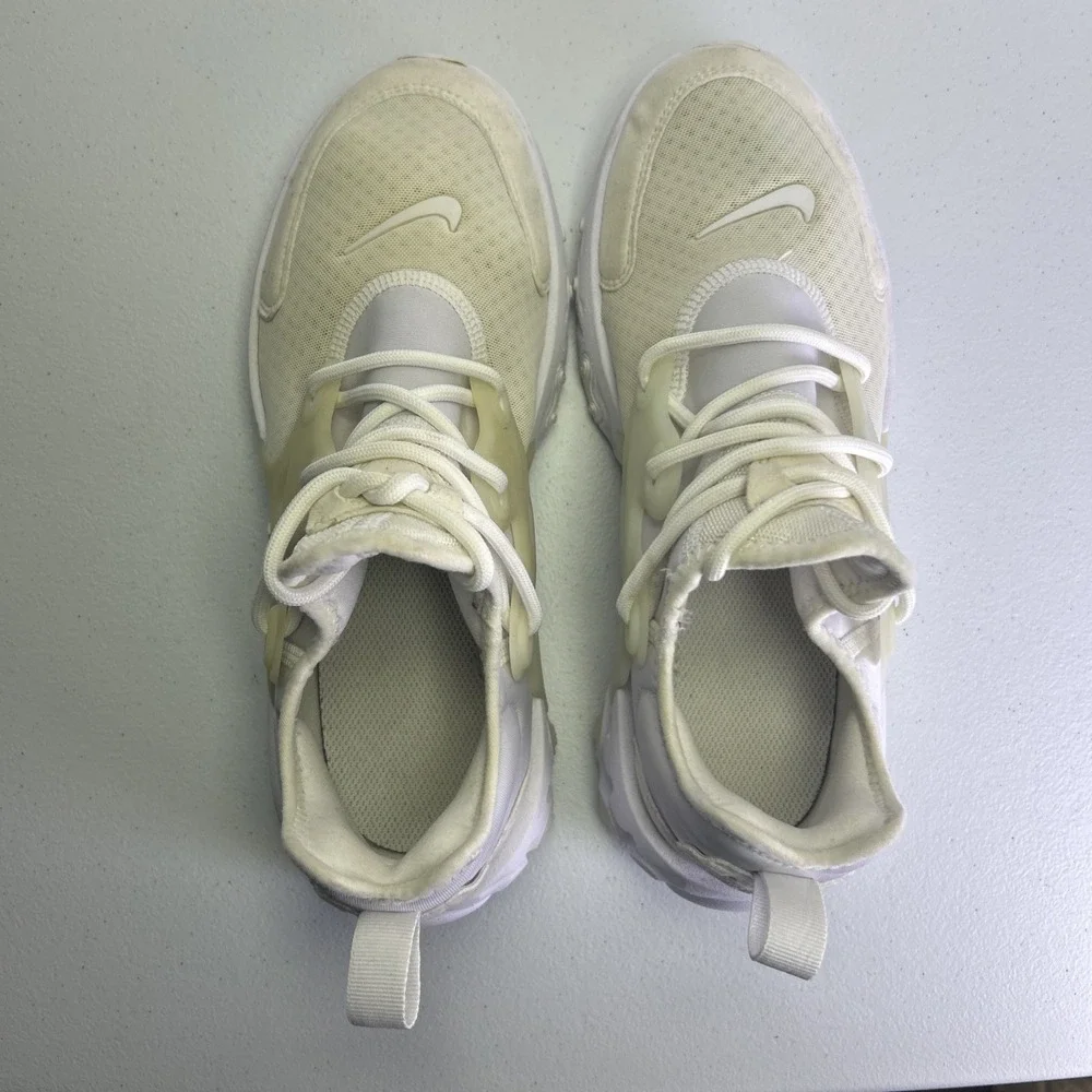 Nike React Presto GS Triple White Sneakers BQ4002-100 Size 6Y Womens 7.5